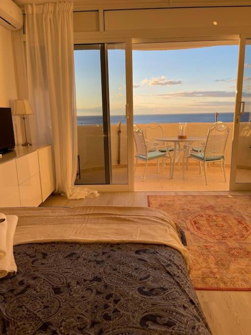 Golden Hour Beachfront Apartment Marbella Exterior photo